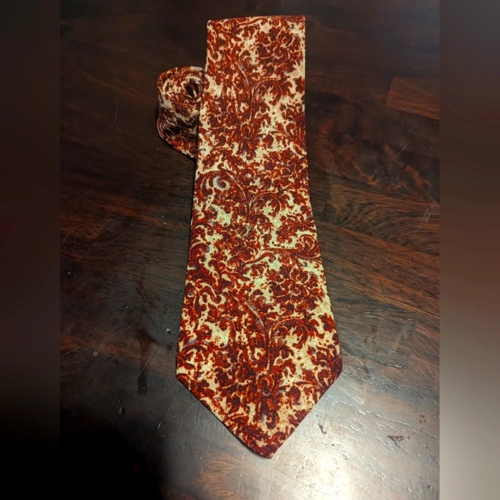 GUESS Mens Floral/Paisley Necktie, Cream/Maroon Color Pattern
